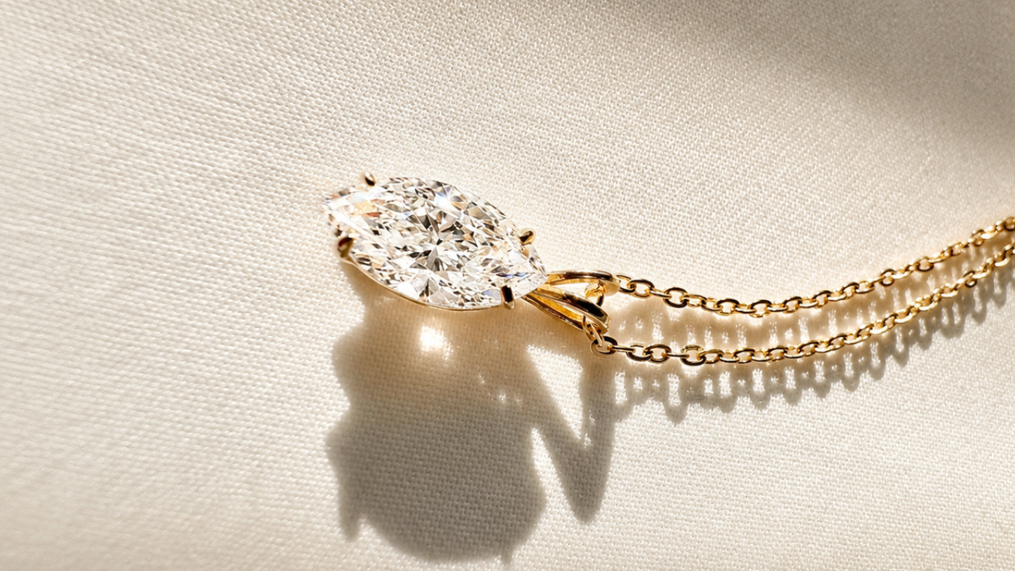 Diamond gold pendant necklace